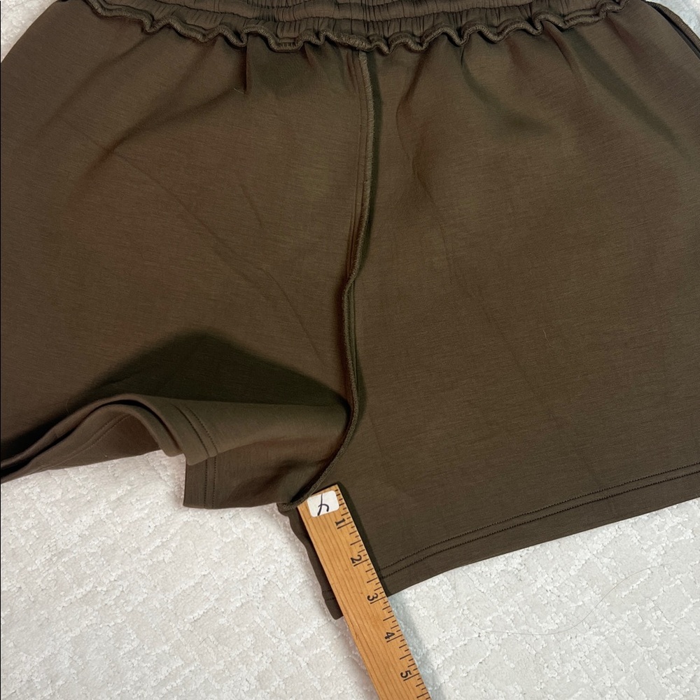 New! Devon Windsor Olive Steele Short with drawstring and pockets large - Picture 7 of 12